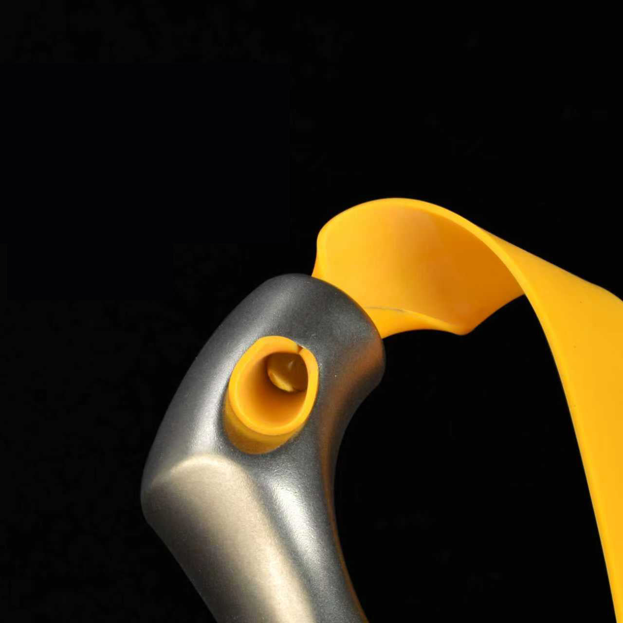 トップカード式ブラインド僧 スリングショット 630ステンレス鋼スリングショット パチンコ 上部のビーズ固定 動物駆除器 発射装置 害獣・害虫防除器 流線型アウトドア ターゲットゲーム 練習用スリングショット アウトドア玩具セット 狩猟 クマ防除用品 クマ駆除ツール