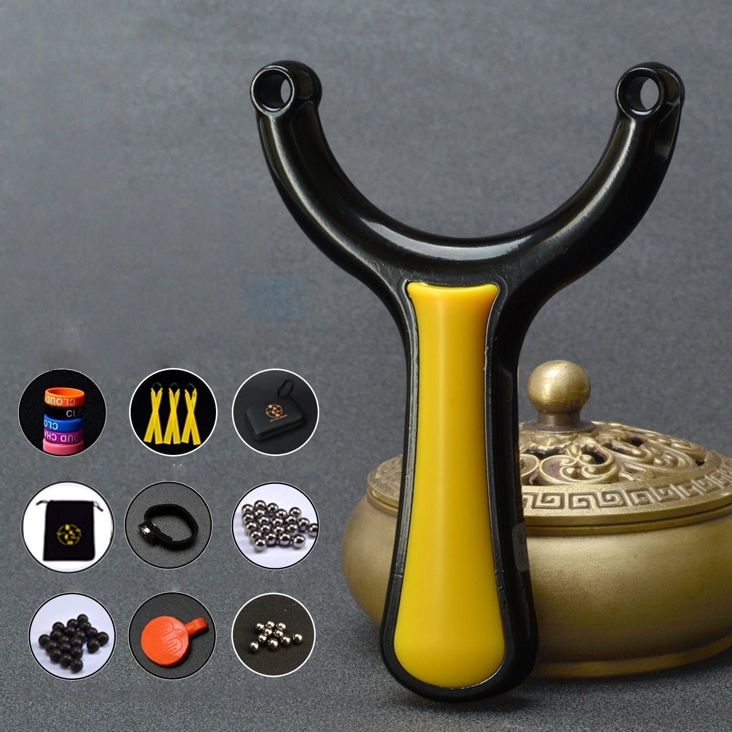 黒と金色シングルカード式 スリングショット パチンコ 単粒ビーズ固定 アルミニウム合金 動物駆除器 発射装置 害獣・害虫防除器 流線型アウトドア ターゲットゲーム 練習用スリングショット アウトドア玩具セット 狩猟 クマ防除用品 クマ駆除ツール