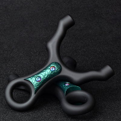 虎 スリングショット ポリカーボネートに埋め込まれた金属インサート パチンコ 上部のビーズ固定  動物駆除器 発射装置 害獣・害虫防除器 流線型アウトドア ターゲットゲーム 練習用スリングショット アウトドア玩具セット 狩猟 クマ防除用品 クマ駆除ツール