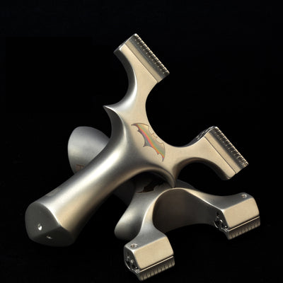 第二世代コウモリ スリングショット パチンコ ワンタッチゴム装着 コウモリの模様 龍の歯型ゴム固定クリップ ステンレス製スリングショット 動物駆除器 害獣・害虫防除器 流線型アウトドア 射撃場ゲーム 狩猟 アウトドア玩具セット クマ駆除ツール クマ防除用品