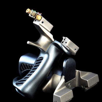 スリングショット ビー玉銃  ターミネータースリングショット 龍の歯型ゴム固定クリップ 動物駆除器 害獣・害虫防除器 流線型 屋外 ターゲットゲーム 狩猟 屋外玩具セット クマ駆除ツール クマ防除用品