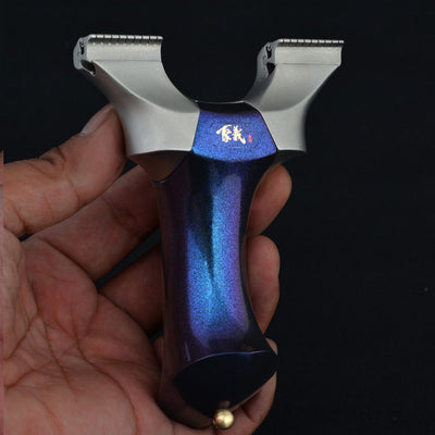 龍歯鬼鍛 スリングショット パチンコ 630ステンレスの弓頭 龍の歯型ゴム固定クリップ 動物駆除器 発射装置 害獣・害虫防除器 流線型アウトドア ターゲットゲーム 練習用スリングショット アウトドア玩具セット 狩猟 クマ防除用品 クマ駆除ツール