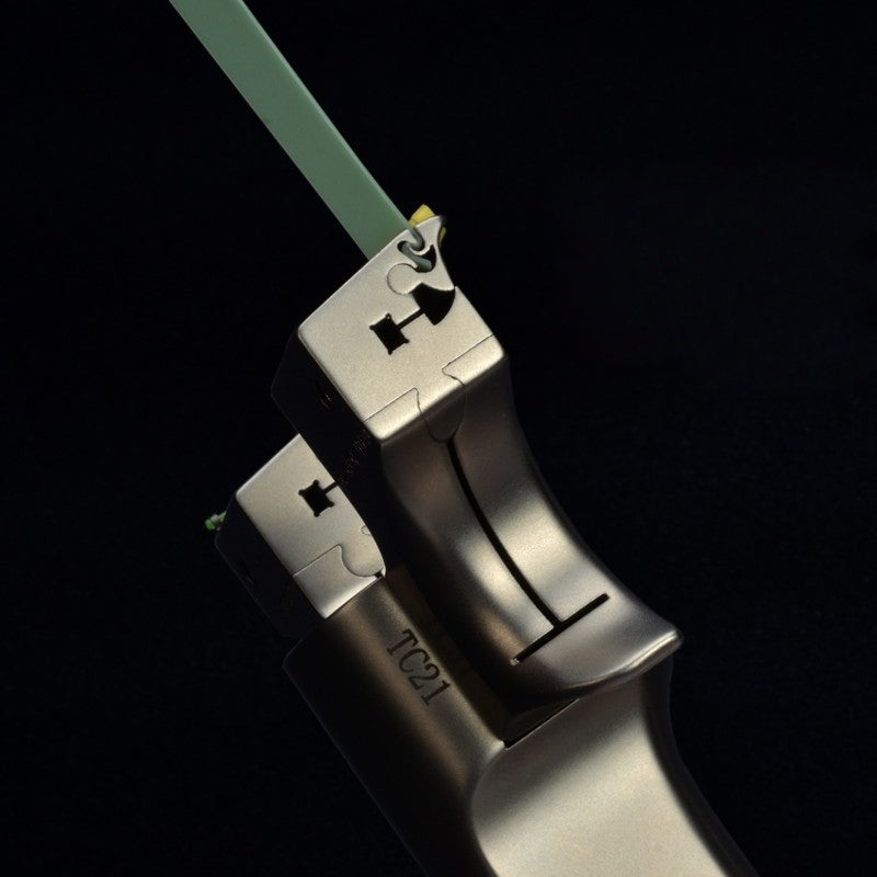 龍歯風神斬り スリングショット 可変式外弓門幅 パチンコ チタン合金の弓頭 動物駆除器 発射装置 害獣・害虫防除器 流線型アウトドア ターゲットゲーム 練習用スリングショット アウトドア玩具セット 狩猟 クマ防除用品 クマ駆除ツール