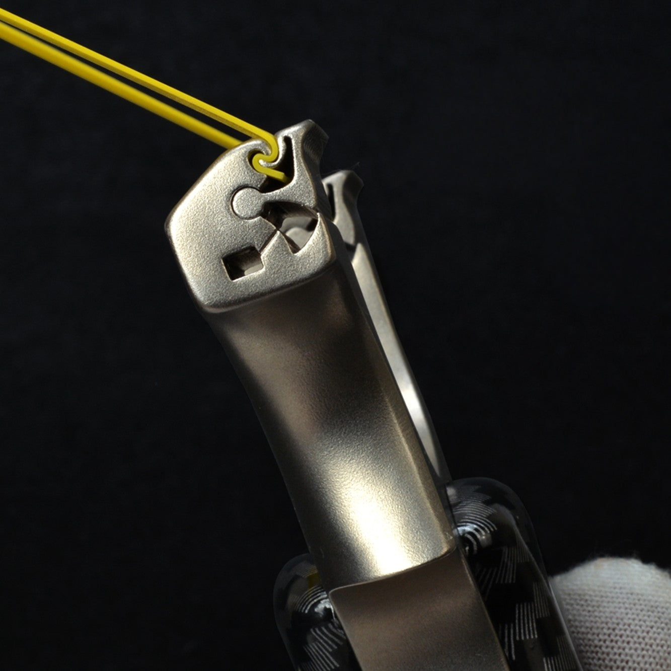 龍歯子牛 スリングショット 龍の歯型ゴム固定クリップ パチンコ ステンレス鋼 動物駆除器  害獣・害虫防除器 流線型アウトドア  練習用 狩猟 クマ防除用品 クマ駆除ツール