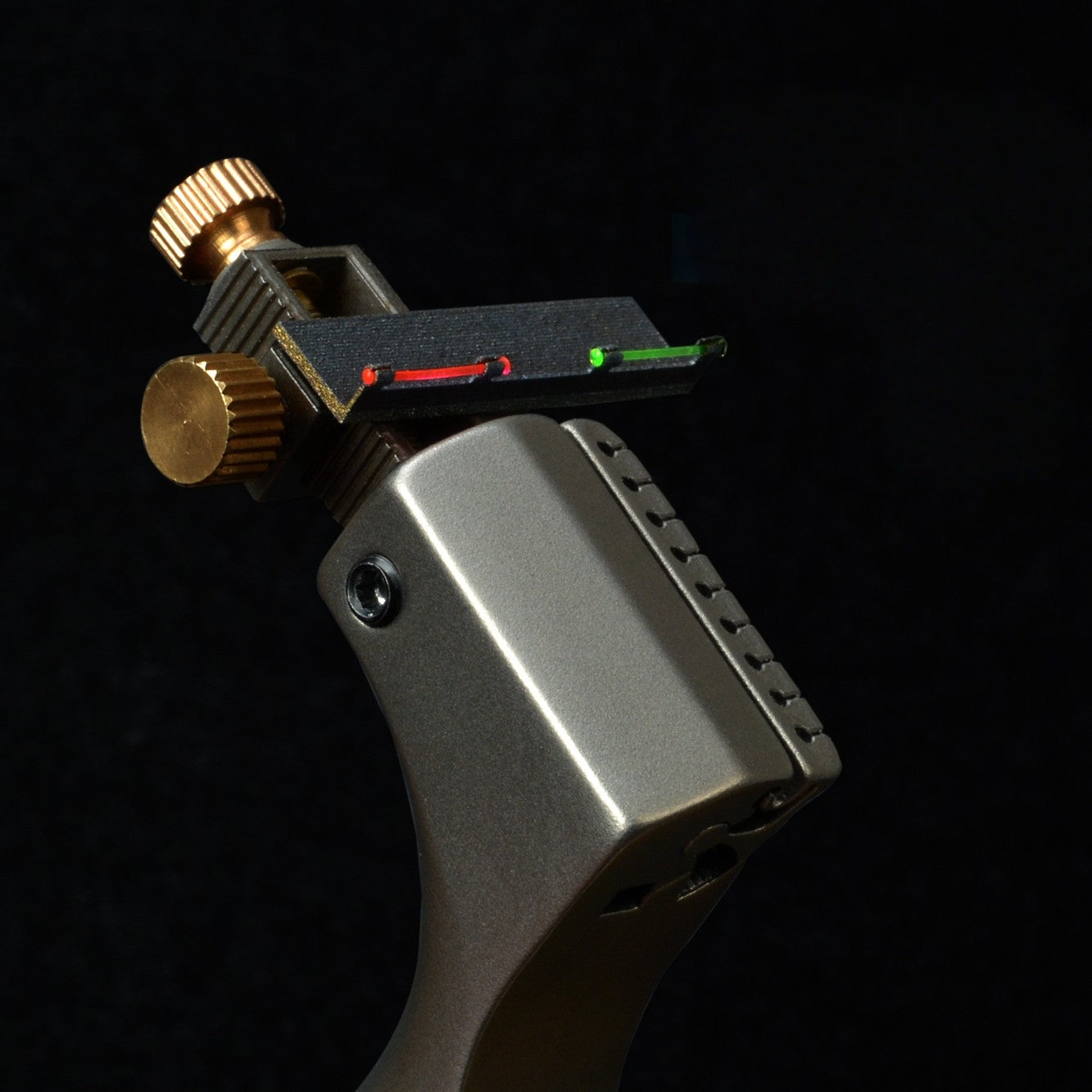 龍歯子牛 スリングショット 龍の歯型ゴム固定クリップ パチンコ ステンレス鋼 動物駆除器  害獣・害虫防除器 流線型アウトドア  練習用 狩猟 クマ防除用品 クマ駆除ツール