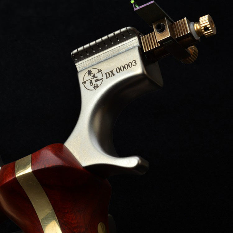 スリングショット ビー玉銃  ステンレス製スリングショット 龍の歯型ゴム固定クリップ 動物駆除器 害獣・害虫防除器 流線型 屋外 ターゲットゲーム 狩猟 屋外玩具セット クマ駆除ツール クマ防除用品