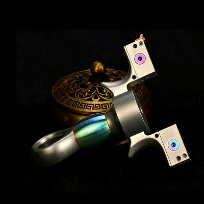 運が向いてくる--神の罰 スリングショット パチンコ TC21チタン合金 可变式外弓門幅 丸頭 龍の歯型ゴム固定クリップ ステンレス製スリングショット 動物駆除器 害獣・害虫防除器 流線型アウトドア 射撃場ゲーム 狩猟 アウトドア玩具セット クマ駆除ツール クマ防除用品